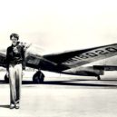 Amelia Eahartová - 11 – Amelia M. Earhartová před svou Lockheed Elektrou – wikipedie