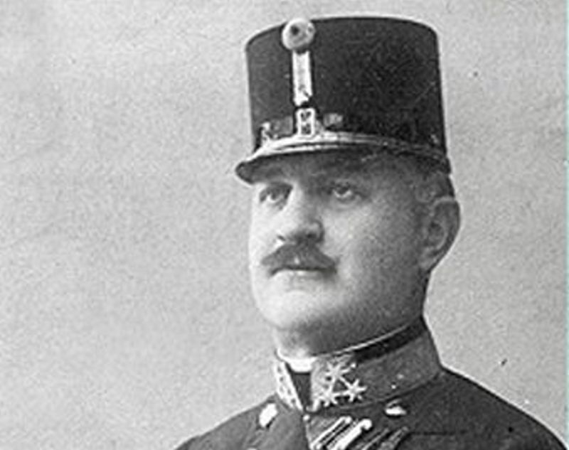 Plukovník Redl roku 1913 doplatil na svou homosexualitu. Ale ještě víc na bídný charakter
