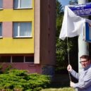 Místostarosta Prahy 8 slavnostně odhaluje informační tabule - 1Bojas