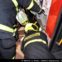 Pražští hasiči vyprošťovali seniorku zaklíněnou pod tramvají. Nehodu nepřežila - Hasiči, tramvaj, Praha