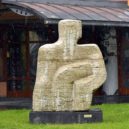 Sedící figura je zpět na Novodvorské - 2 Sedici-figura-je-opet-na-Novodvorske-004