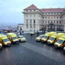 Kardinál Duka požehnal novým sanitkám - 2 sani6
