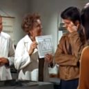 Růže pro Algernon - 20 – Film Charly (1968) -Charly v laboratoři – youtube