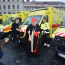 Kardinál Duka požehnal novým sanitkám - 3 sani2