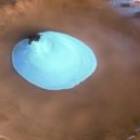 Mars - vodní led v kráteru