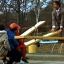 Růže pro Algernon - 44 – Film Charly (1968) – Charly opět na dětském hřišti – youtube