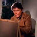 Růže pro Algernon - 7 – Film Charly (1968) – youtube. – Charly se učí doma psát –