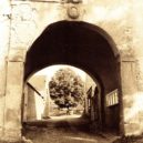 Přední Kopanina - 7 lz tip průjezd do jeuitského dvora, vzadu Lípa svobody, zasazená 1919