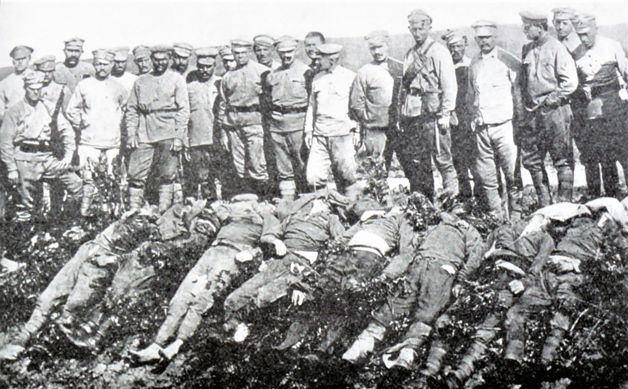 OBRAZEM: Před sto lety lidé prchali ze zákopů války. Zůstaly snímky, při kterých tuhne krev v žilách