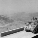 Vylodění na Sicílii 1943 - Americký tank v členitém terénu Sicílie – wikipedia