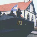Okupace Falkland Argentinou - Argentinské obojživelné vozidlo na hlídce v Port Stanley 2. dubna po obsazení hlavního města – wikipedia