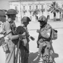 Vylodění na Sicílii 1943 - Britští pěšáci a a americký výsadkář 82. výsadkové divize – wikipedia