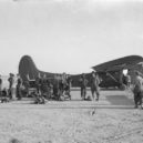 Vylodění na Sicílii 1943 - Britští výsadkáři čekají u amerického kluzáku – wíkipedia