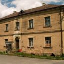 Kampelík - Budova bývalé kampeličky a bývalé ředitelství JZD – turistika.cz