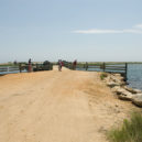 Nehoda na Chappaquiddicku 1969 - Chappaquiddick most – v roce 1969 neměl zábradlí – wikipedia