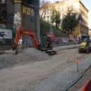 Rozkopaná Husitská ulice - Husitská ulice, Praha Žižkov. Bagry