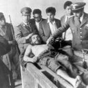 Che Guevara - Den po popravě Guevarovu mrtvolu umyli a učesali – wikipedie