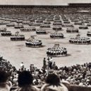 X. všesokolský slet - Dorostenky s májemi ve slavnostním kroji předvedly tělocvičně upravené národní tance – archiv autora