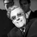 Film Dr. Divnoláska aneb Jak jsem se naučil nedělat si starosti a mít rád bombu (1964) - Dr. Divnoláska…(Peter Sellers) – The New York Times