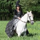 Kavalírské cesty - Dáma na koni – Outfit4Events