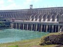 Alfredo Stroessner - Elektrárna Itaipú (Paraguay) – hráz je dlouhá 7,76 km a 196 metrů vysoká . wikipedie