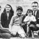 Che Guevara - Ernesto (vlevo) se svými rodiči a souroci. 1944, sedící vedle něj zleva doprava – Celia (matka), Celia (sestra), Roberto, Juan Martín, Ernesto (otec) a Ana María-wikipedia