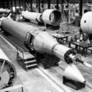 Kosmické závody - Explorer 1 na špici rakety, vlevo kryt – YouTube