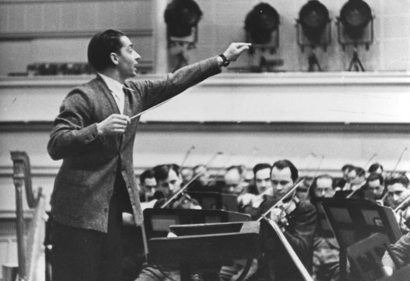 12krát o Karajanovi. Legendární dirigent dal svůj talent do služby nacistům, a prošlo mu to