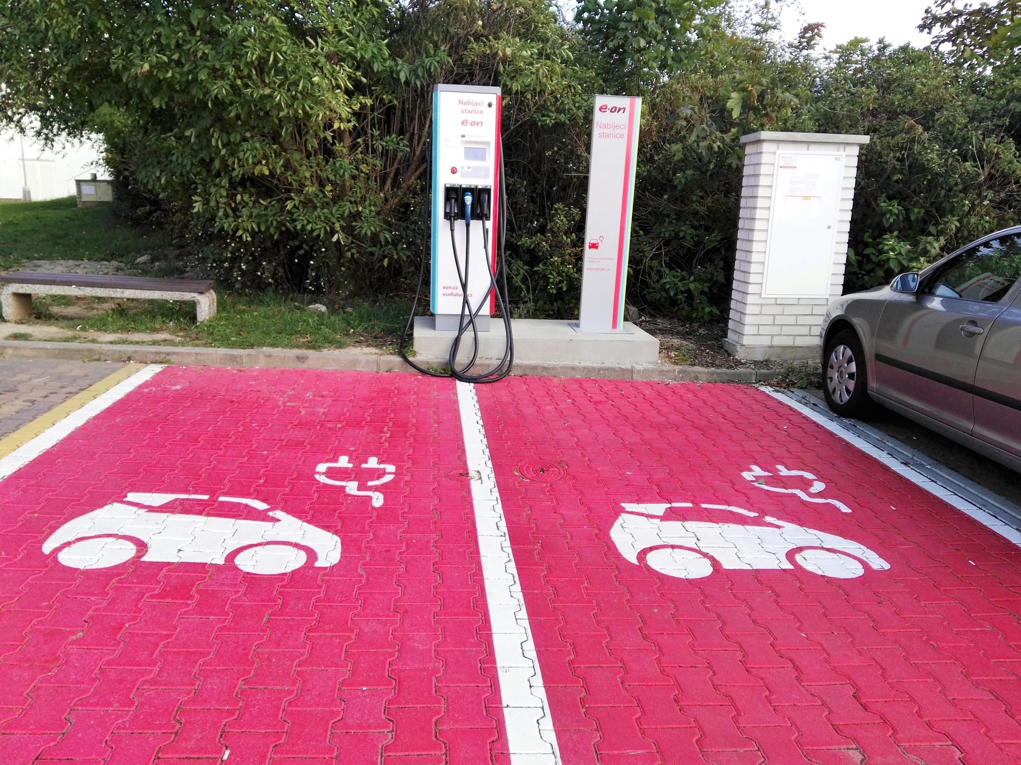 V Čestlicích nakoupíte i dobijete auto