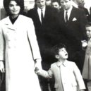 Jacqueline Kennedyová - Jackie, Edward, Robert – 1965