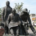 Jim Bridger - Jim Bridger (vpravo), zakladatel Pony Expresu Alexander Majors (vlevo, zakladatel Kansas City J. C. McCoy – wikipedia