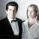 John Fitzgerald Kennedy Jr. - John s manželkou Carolyn – E News