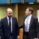 Havárie Exxon Valdez - Kapitán tankeru Exxon Valdez Joseph Hazelwood (uprostřed) u soudu – youtube