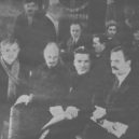 Sergej Mironovič Kirov - Lobov, Nikolai Bukharin , Sergej Kirov a Vyacheslav Molotov na konferenci městské komunistické strany Leningrad , únor 1926 – wikipedie