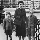Kim Philby - Melinda Maclean se syny v Ženevě (1953)- daily mail.co.ok –