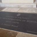 Lord Mountbatten - Mountbattenova hrobka v opatství Romsey – wikipedia