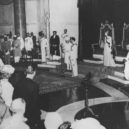 Lord Mountbatten - Mountbattensovi v New Dilí při přísaze Nehrua jako prvního předsedy vlády nezávislé Indie 15. srpna 1947 – wikipedia