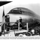 Pan Am - Mrs. Einsenhower, manželka prezidenta a Juan Trippe při křtu Boingu 707 – Pan Am Historical Foundation