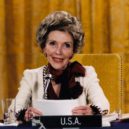 Nancy Reaganová - Nancy při projevu na konferenci o zneužívání drog, Bílý dlům, 1985 – wikipedia