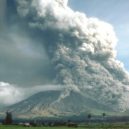Mount St Helens - Ohnivé mračno sbíhající po svahu kompozitní sopky Mayon na Filipínách při erupci v roce 1984 – wikipedia