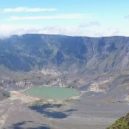 Výbuch sopka Tambora (1815) - Panoráma kaldery sopky Tambora (2017) – wikipedia