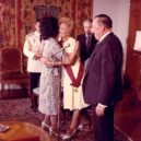 Pat Nixonová - Pat Nixon dostává vyznamenání Velkého kříže řádu slunce v roce 1971 v Peru – wikipedia