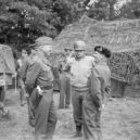 Generál Bradley - Patton (se svými kolty). Bradley a Mongomeryv Normandii – červenec 1944 – wikipedia