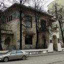 Gorkij - Po definitivním návratu do Sovětského svazu (1932) dostal Gorkij do užívání secesní dům Rjabušinských, který naplnil na státní útraty vzácnými uměleckými díly-wikipedia