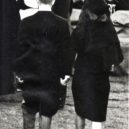 Jacqueline Kennedyová - Pohřeb JFK – Bobby a Jackie se drží za ruce