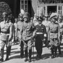 Císař Vilém II. (1859-1941) - Polní maršál von Mackensen (uprostřed) s ostatními účastníky císařova pohřbu wikipedie