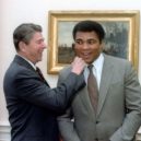 Ronald Reagan (1911-2004) - Prezident Reagan a boxer Muhammad Ali v oválné pracovně, 1983 – wikipedie