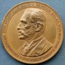 Mattoni - RETROMUSEUM Nejdek – Unikátní medaile z roku 1905 k výročí otevření Vídeňské pobočky společnosti Heinrich Mattoni A. G. – WIKIPEDIE