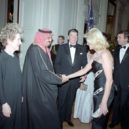 Ronald Reagan (1911-2004) - Reagan se saúdským králem Fahdem na státní večeři pořádané v Bílém domě v únoru 1985 – wikipedie