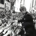 Jacqueline Kennedyová - Robert 1968 -v takovémto nadšení davu by tajná služba neměla možnost ho ochránit